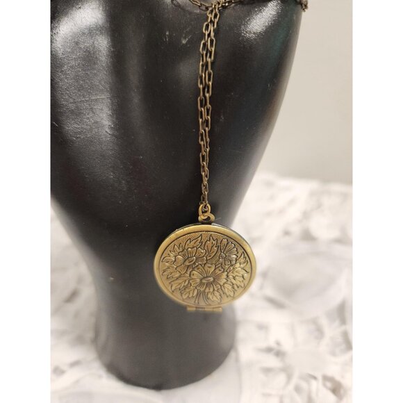 Vintage Floral Locket Necklace – Antique Bronze Round Pendant - Picture 3 of 10